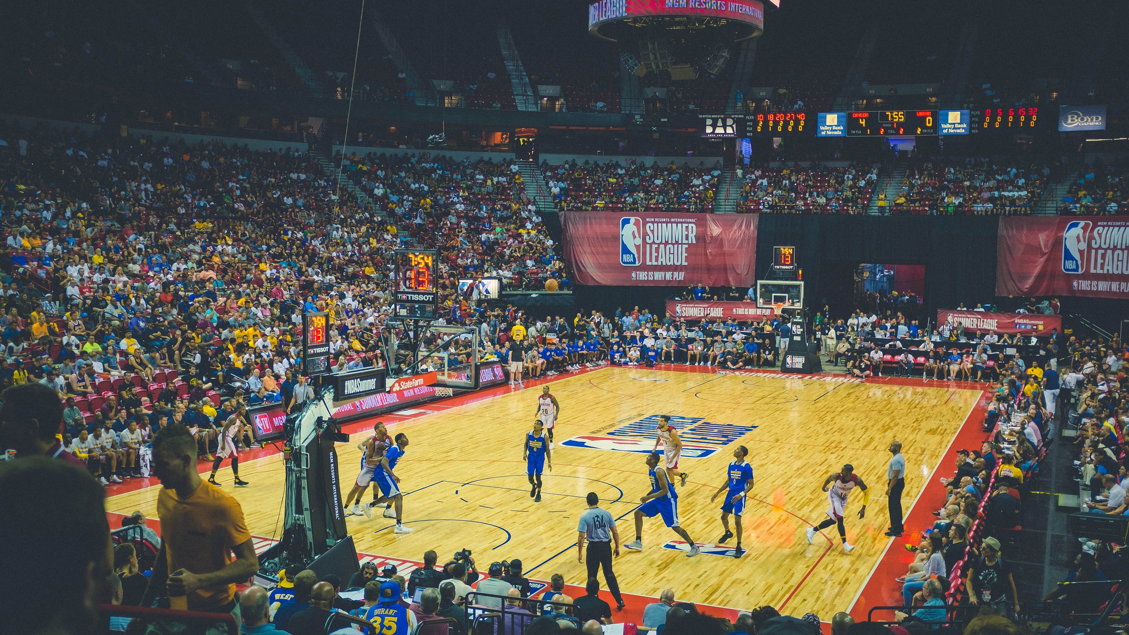 莱德杯欧美对抗赛 欧洲队主场逆转成功 全队跳湖庆祝经典再现